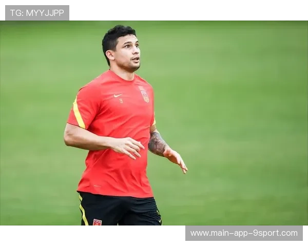 艾克森在成都蓉城对抗赛中扫射得分，体能恢复理想